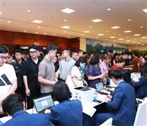 MB, FPT, Vinamilk, Sacombank đua xác lập kỷ lục cổ đông: Cổ đông phổ thông lớn có ý nghĩa gì với doanh nghiệp?