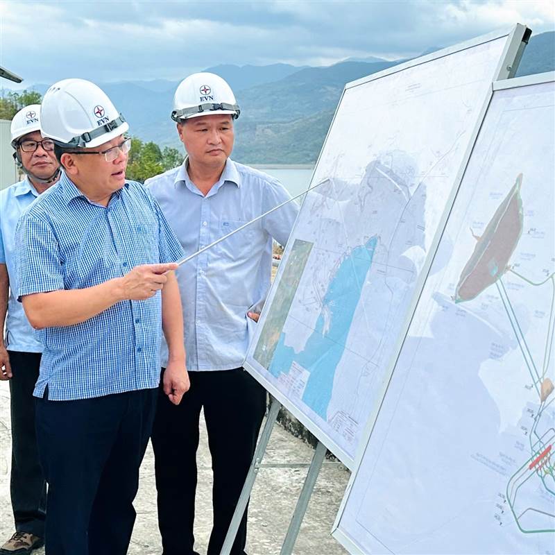 Lãnh đạo EVN kiểm tra, thăm hỏi CBCNV trên công trường Thủy điện tích năng Bác Ái trong dịp lễ 30/4 - 1/5
