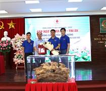 VGT: Lãnh đạo Vinatex tri ân nguyên Chủ tịch HĐQT May Hưng Yên nghỉ công tác