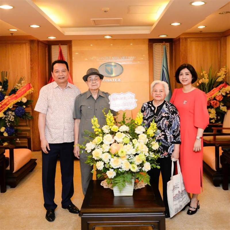 VGT: 30 năm Dệt tinh hoa – May gấm vóc