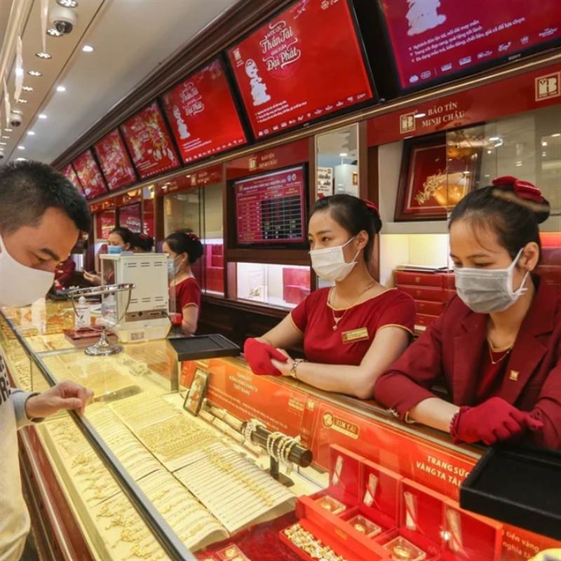 Vì sao giá vàng trong nước cao hơn thế giới hàng chục triệu đồng