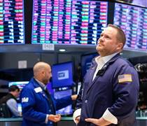 Chuỗi phiên tăng liên tiếp dài nhất hơn 20 năm của S&P 500 vừa đứt đoạn trước áp lực thuế quan