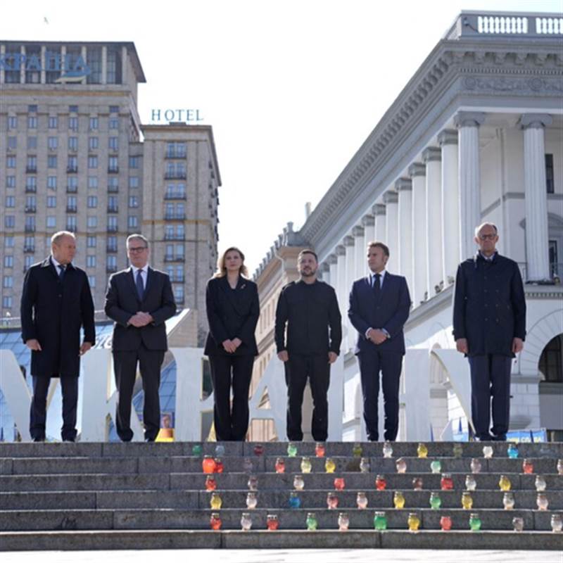 Các nhà lãnh đạo châu Âu gặp ông Zelensky tại Kiev để thể hiện sự ủng hộ trước Nga
