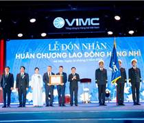 "Ông lớn" ngành cảng và vận tải biển Việt Nam đón nhận Huân chương Lao động Hạng Nhì