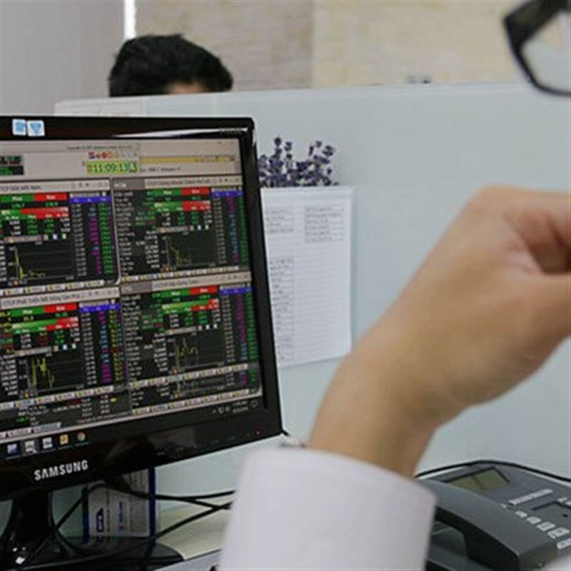 Hiệu ứng “Bán tháng 5” có đáng lo?
