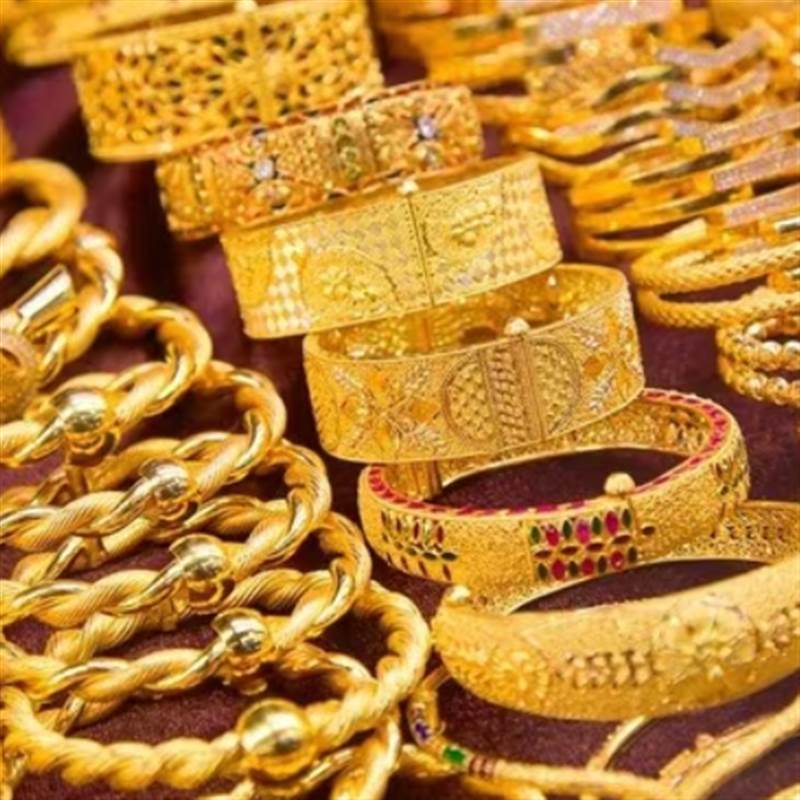 Khi các bà cô đổ xô đi mua vàng
