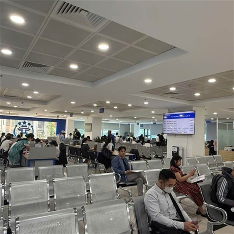 Trung tâm hành chính công Hà Nội bất ngờ 'vắng khách' ngày đầu tuần