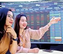 Thị trường chứng khoán cần thời gian hấp thụ áp lực chốt lời