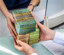 Một ngân hàng tăng lãi suất tiết kiệm kỳ hạn ngắn, giảm lãi suất kỳ hạn dài