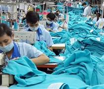 Đơn hàng dệt may đã kín tới hết tháng 9 với nhiều doanh nghiệp, những vẫn còn thách thức từ tăng lương, tăng giá điện, thuế quan
