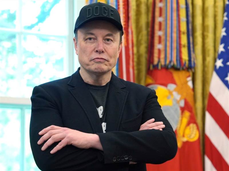 Musk mất gần 100 tỷ USD một ngày vì đấu khẩu với ông Trump