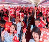 VJC: Trải nghiệm không khí đại nhạc hội ngay từ chuyến bay Vietjet đến K-Star Spark Hà Nội