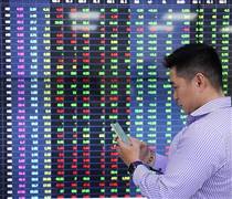 Cổ phiếu “họ” Vin bứt phá, VN-Index áp sát mốc 1.360 điểm