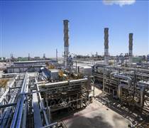 Giá dầu thế giới tăng nhẹ trong khi chờ quyết sách từ OPEC+