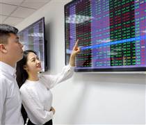 Vốn ngoại ‘ồ ạt’ chảy vào chứng khoán và ngân hàng