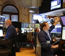 S&P 500 và Nasdaq Composite lập mức cao kỷ lục mới