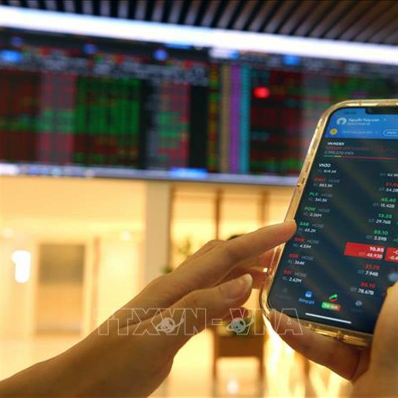 VN-Index tăng mạnh nhất kể từ cuối năm 2022, hướng đến vùng đỉnh lịch sử