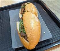 Bánh mì 208.000 đồng ở sân bay Nội Bài: Cần làm rõ, không để khách bị bắt chẹt