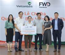 Vietcombank Ninh Bình chi trả quyền lợi bảo hiểm nhân thọ trị giá 1,5 tỷ đồng cho khách hàng