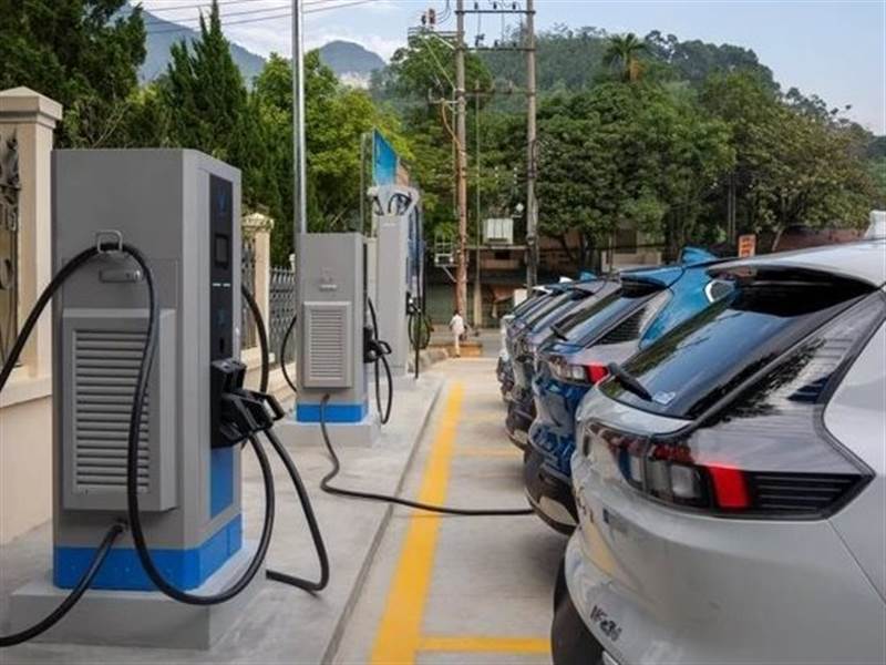 POW: "Đại gia" Nhà nước bắt tay Vingroup phát triển hệ thống trạm sạc xe điện toàn quốc thu hơn 17.800 tỷ từ bán điện sau 6 tháng