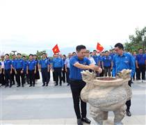 Thế hệ trẻ tưởng nhớ chiến sĩ Gạc Ma 