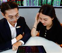 Ngành chứng khoán bội thu chưa từng có, công ty nào đang lên hương?
