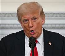 NÓNG!!! Ngài Donald Trump cảnh báo ĐẠI SUY THOÁI nếu tòa án chặn thuế nhập khẩu