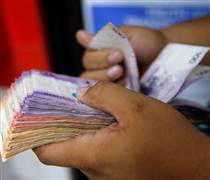 Nhiều tiền cũng khổ: Nước ASEAN nhận tiền từ nước ngoài gửi về nhiều kỷ lục, đang lo "cú sốc kinh tế"