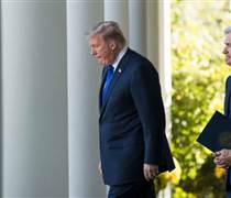 Tổng thống Trump sẽ đi bao xa trong "cuộc đối đầu" với Fed?