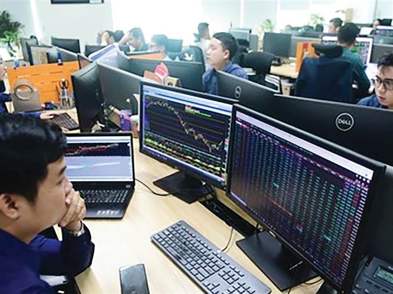 Nhóm ngành, lĩnh vực nào còn cơ hội hút dòng tiền?