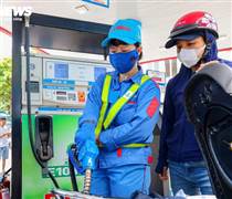 Sau 1 tháng mở bán, lượng xăng E10 tiêu thụ thế nào?