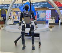 Lần đầu tiên xuất hiện robot do Nhà máy thủy điện lớn nhất Đông Nam Á của Việt Nam tự chế tạo, đang phát triển robot dạng chó, robot hình người