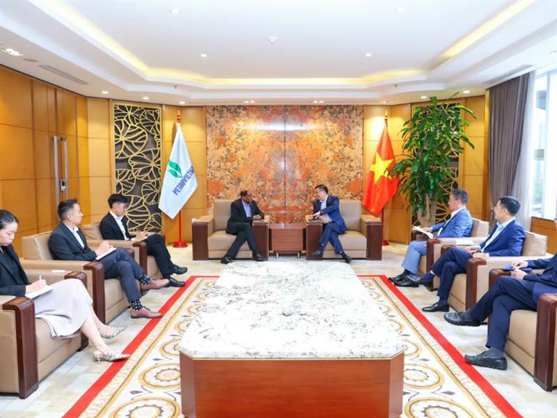 Chủ tịch Petrovietnam Lê Mạnh Hùng tiếp Đại sứ đặc mệnh toàn quyền Singapore tại Việt Nam, bàn chuyện hợp tác điện gió ngoài khơi