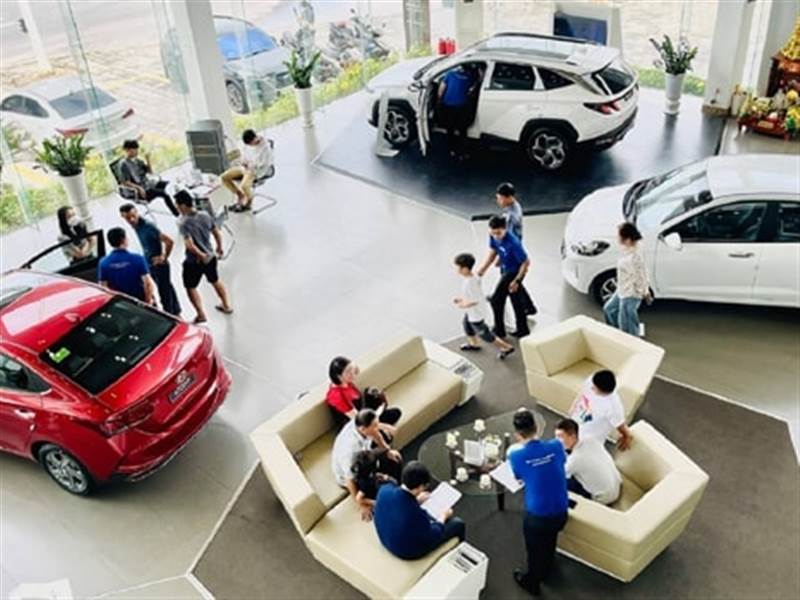 Doanh số bán ô tô vẫn tăng nhưng doanh nghiệp ngập trong khó khăn