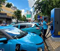 TPHCM cho Vingroup lắp đặt trạm sạc ôtô điện tại điểm thu phí đỗ xe dưới lòng đường