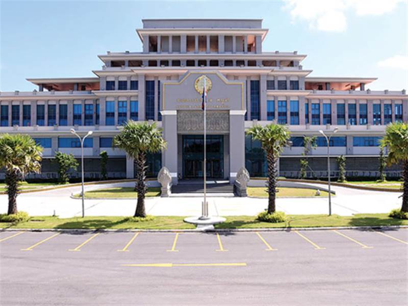 Khách hàng đổ xô rút tiền tại Prince Bank, Ngân hàng Quốc gia Campuchia ...