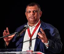 Báo ngoại: AirAsia đang đàm phán mua cổ phần Vietravel Airlines của bầu Hiển?