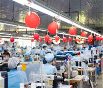 HDM: Dệt may Huế tăng tốc nhờ khách đẩy hàng sớm, chi phí đầu vào giảm