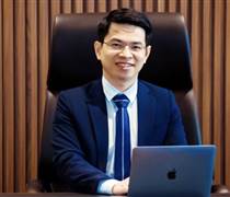 Chủ tịch ngân hàng trẻ nhất Việt Nam gây sốt mạng khi song ca với Bùi Công Nam là ai?