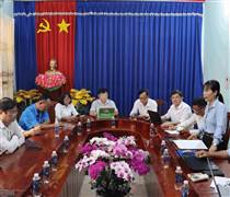 PHR: Lãnh đạo Cao su Phước Hòa thăm, tặng quà và động viên công nhân Đội sản xuất Lai Uyên