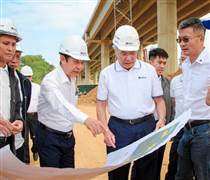 Hơn 400 mũi thi công, 6.000 nhân sự, 2.700 thiết bị dồn lực đẩy nhanh tiến độ 2 cao tốc để thông tuyến cuối năm theo chỉ đạo của Thủ tướng