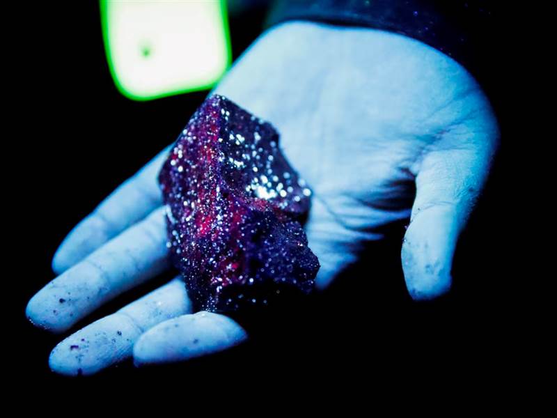 Giữa lúc Mỹ đang 'ăn mừng' vì được tiếp tục nhập đất hiếm, Bắc Kinh 'tung đòn' mới: Lại âm thầm siết xuất khẩu một loạt khoáng sản quan trọng khác