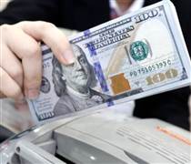 Tỷ giá USD tự do tăng lên sát 28.000 đồng, nới rộng chênh lệch với ngân hàng
