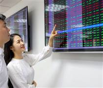 Chứng khoán Việt Nam 'ngược dòng' thị trường thế giới