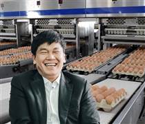 HPG: Tỷ phú Trần Đình Long và dàn lãnh đạo Hòa Phát đem gần 60 triệu cổ phiếu HPG của cá nhân làm tài sản đảm bảo cho Nông nghiệp Hòa Phát vay