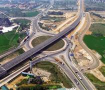 Giải ngân đầu tư công năm 2025 tiếp tục cải thiện, vượt tiến độ cùng kỳ năm trước