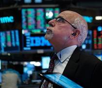 Phiên 10/12: Gần 400 tỷ đồng cổ phiếu Việt Nam bị khối ngoại bán ròng, mã nào bị "nhắm" đến?