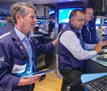 Chứng khoán "người anh em" Mỹ bùng nổ sắc xanh sau quyết định cắt giảm lãi suất của Fed