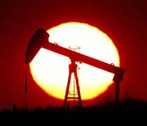 Giá xăng dầu hôm nay (13-12): Chìm trong sắc đỏ