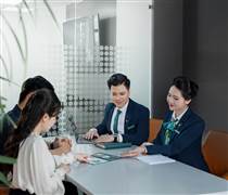 Phát Lộc khi tham gia gửi tiết kiệm tại BIDV